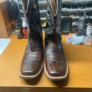 Size 10 1/2 Ariat cowboy boots, never worn.